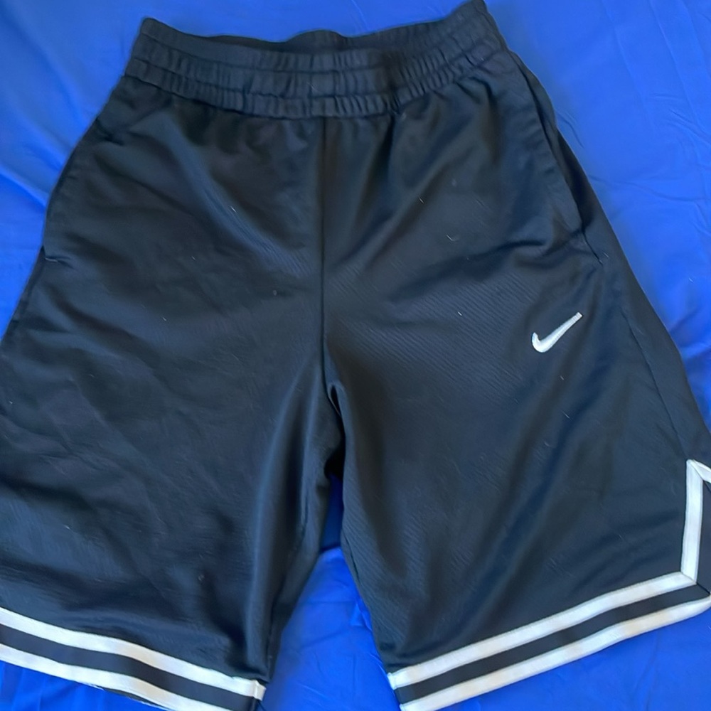 Nike kids L shorts - Picture 3 of 6